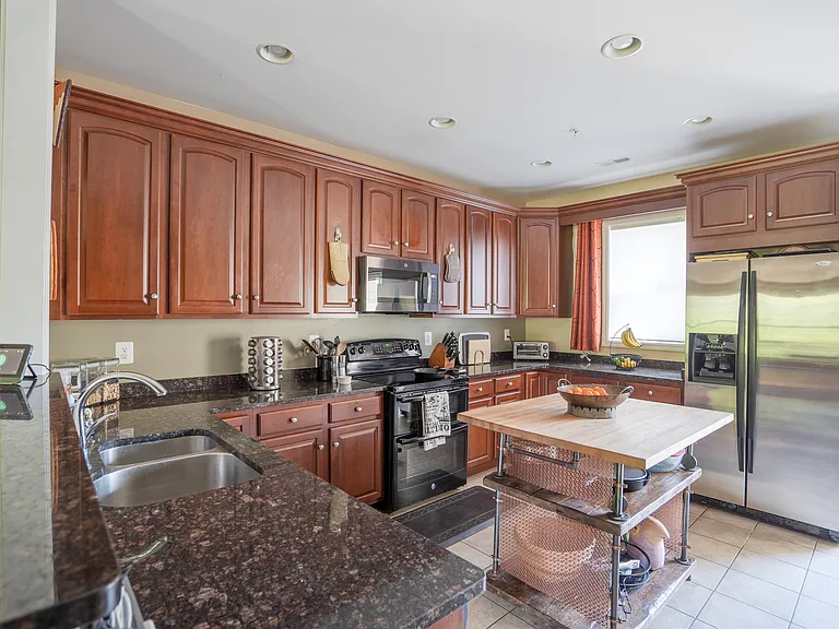 219 S Fremont Ave — Photo 1
