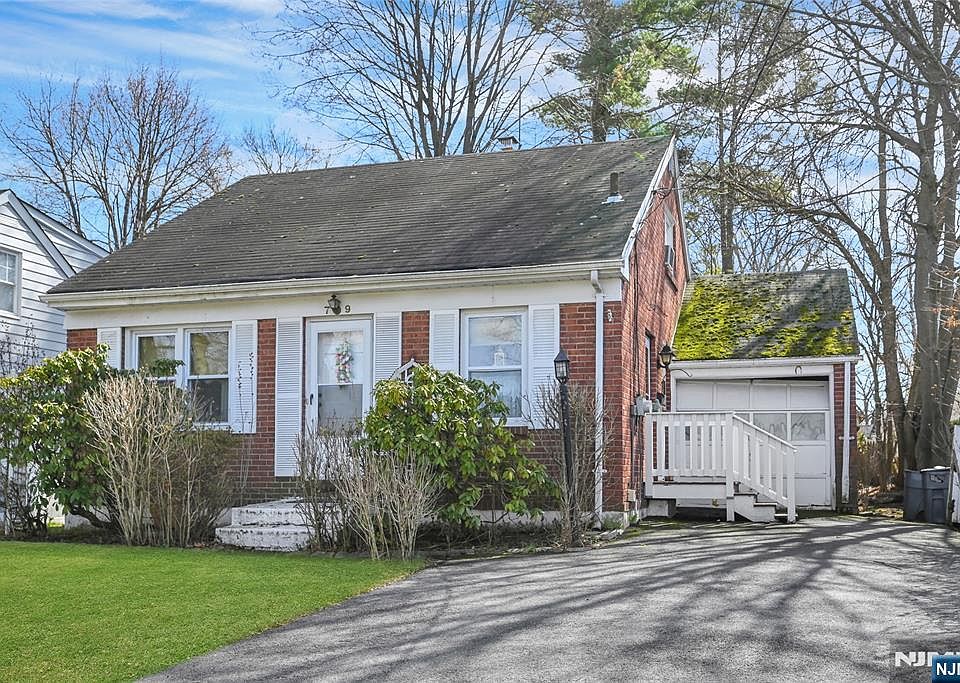 1st image of 79 Forest Rd