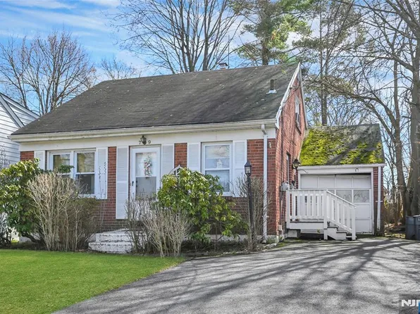 79 Forest Rd, Dumont, NJ 07628