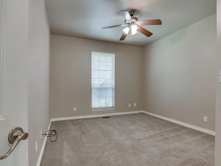 3341 Heritage Green Cir — Photo 39