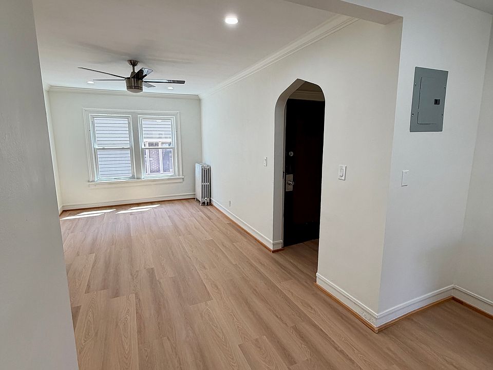 1st image of 142 Saranac Ave #7