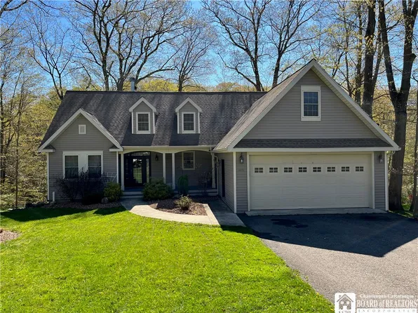 4572 Sunrise Dr, Bemus Pt, NY 14712