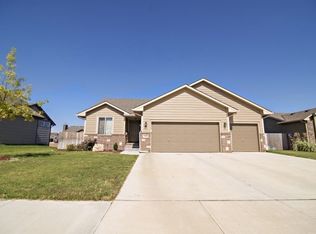 1418 N Rough Creek Rd, Derby, KS 67037