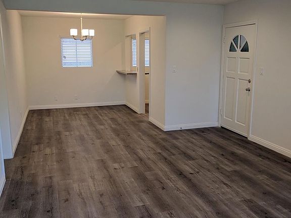 5th image of 13535 Moorpark St #16