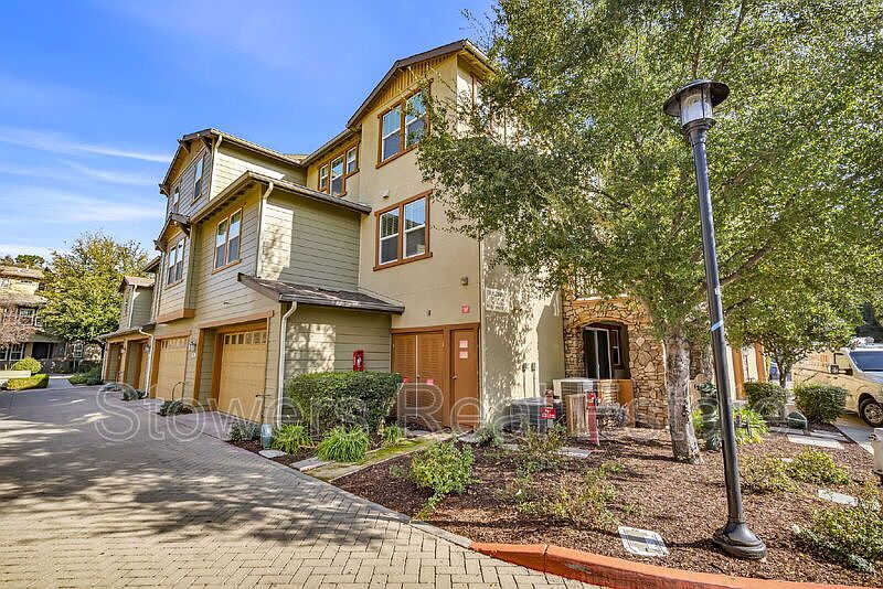 1st image of 718 El Paseo Cir