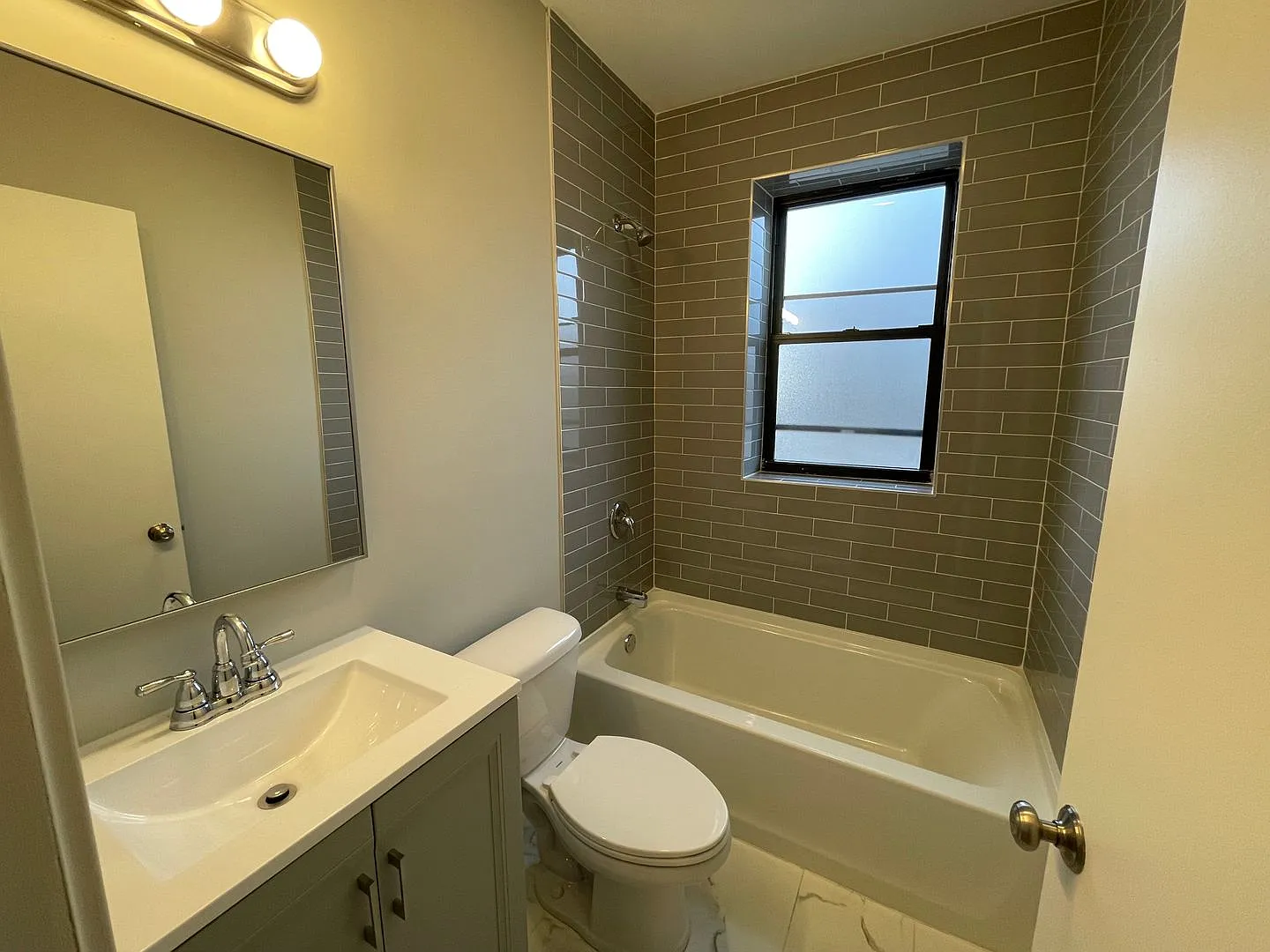 2 bed, 800 sqft, $2,150 — Photo 4