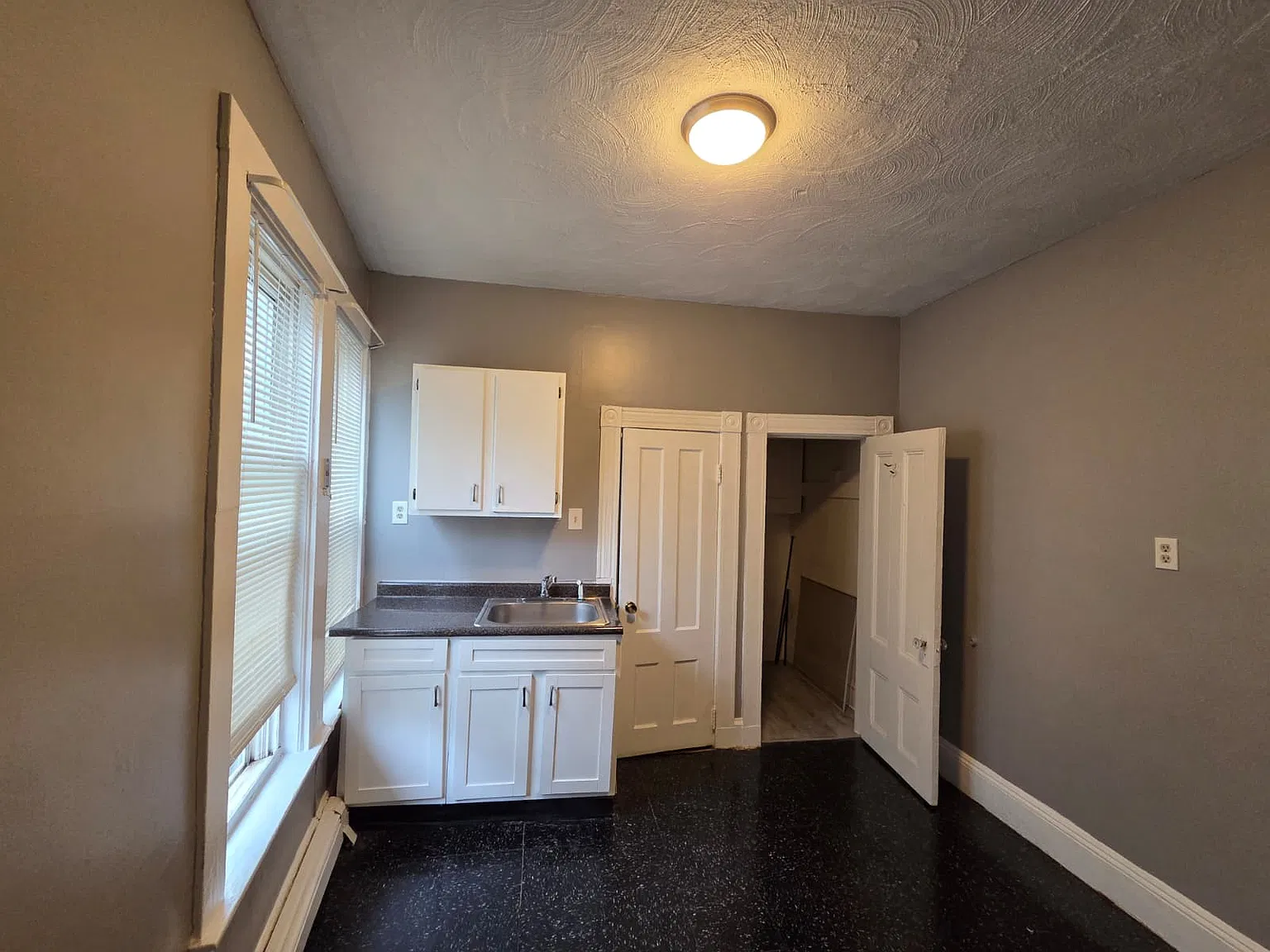 Studio, 400 sqft, $1,600 — Photo 2