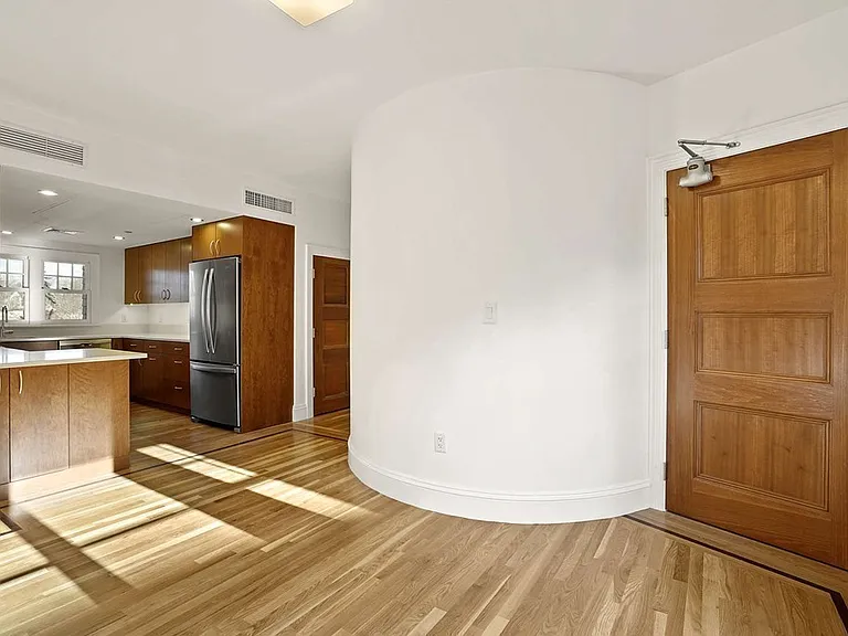 165 Winthrop Rd #D — Photo 15