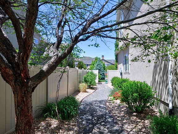 5th image of 250 E Clubview Ln
