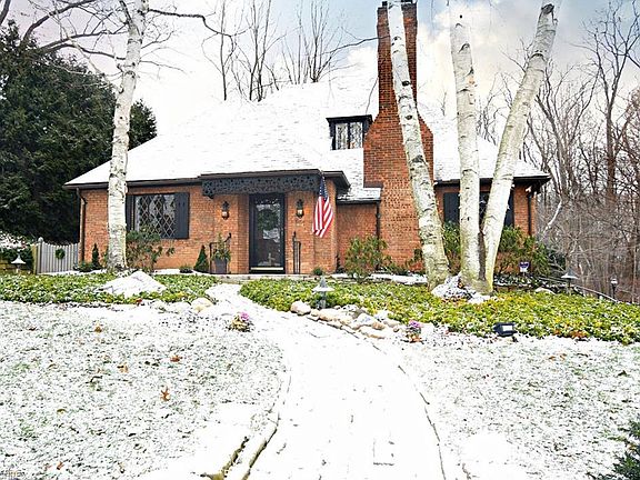 3rd image of 651 Sunnyside Ave