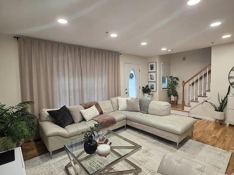 955 Pleasant St #4 — Photo 4