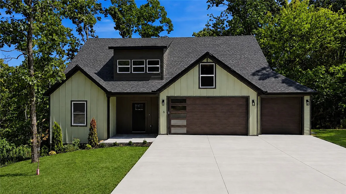 3 bed, 2.5 bath, 2215 sqft, $2,695 — Photo 1