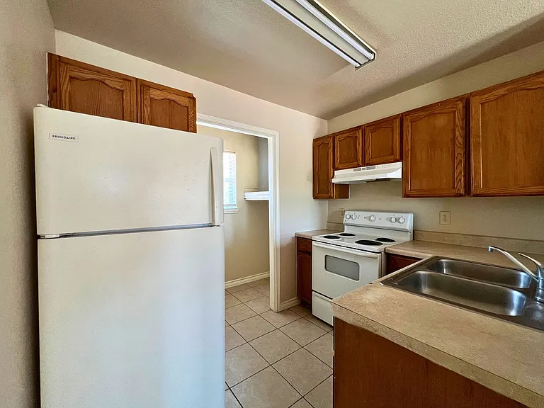 3008 E Stewart St — Photo 16