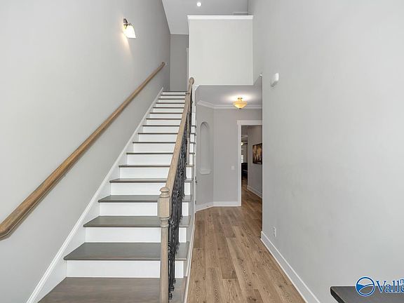 5th image of 46 Pine St