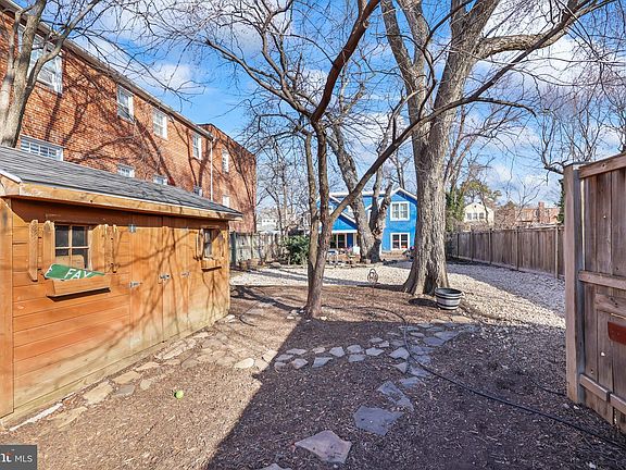5th image of 408 E Monroe Ave