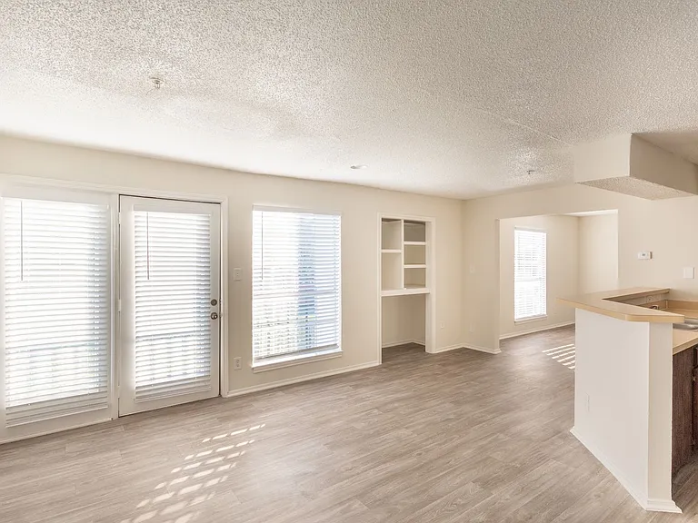 4915 Gaston Lofts — Photo 5