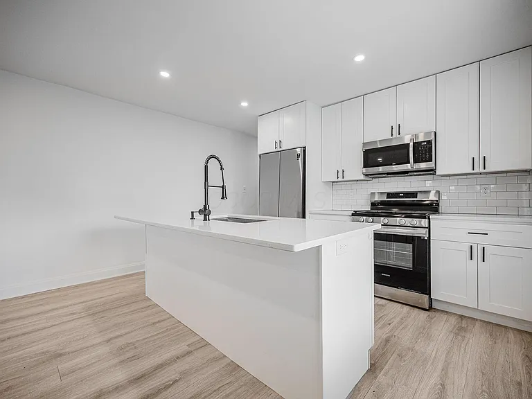 719 S 17th St — Photo 12