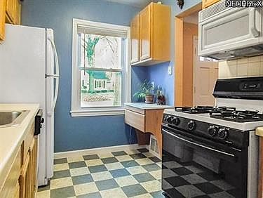 3rd image of 430 Huntmere Dr