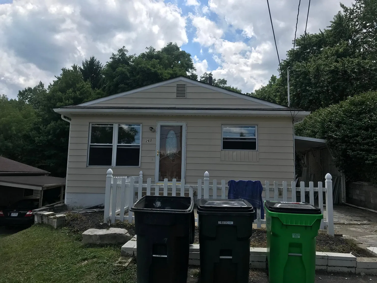 260 Horn St photo 1