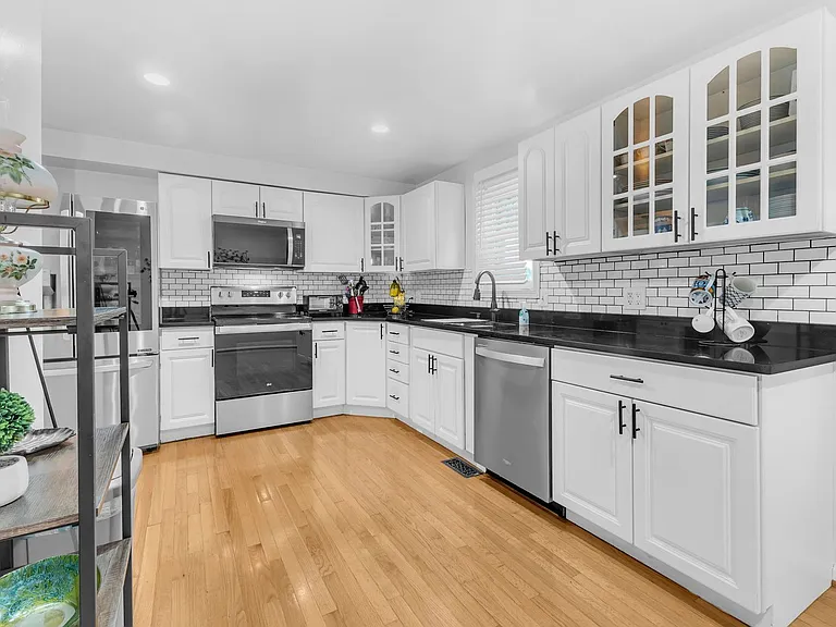 7113 Latour Ct — Photo 9