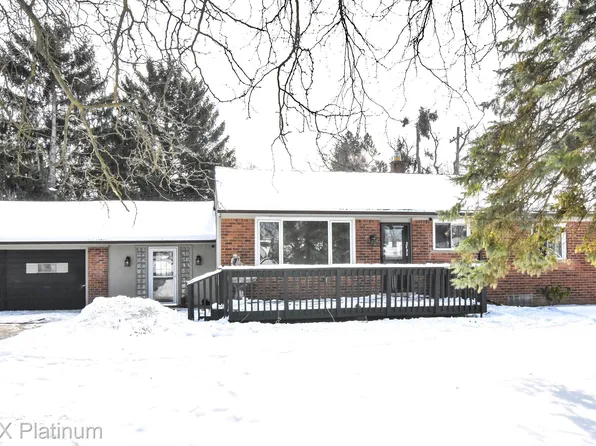 1406 N Pontiac Trl, Walled Lake, MI 48390