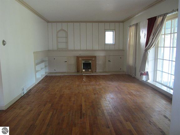 3rd image of 501 E Garfield St