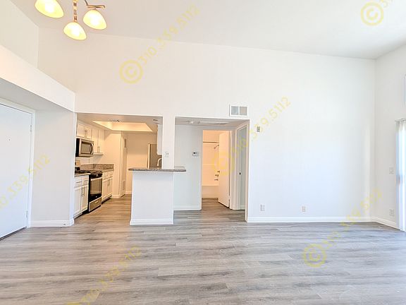 4th image of 445 Hawthorne #313