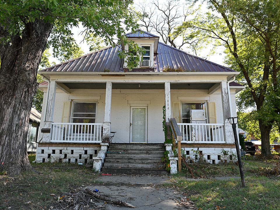 1st image of 804 N Main St