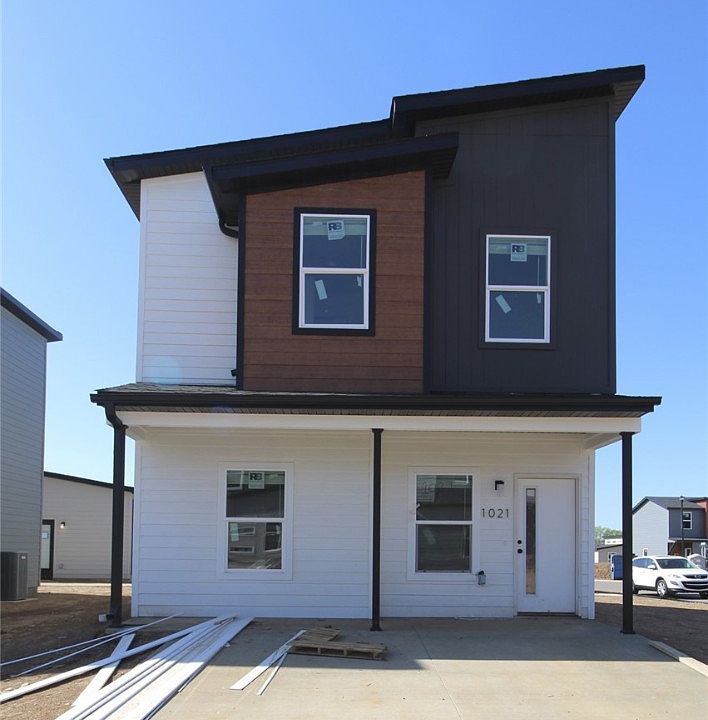 1st image of 1021 Boardwalk Ave