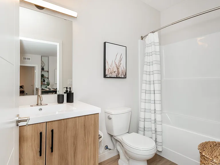 4067 Portage Ave — Photo 16