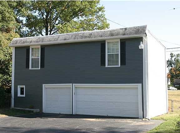 3rd image of 2318 Hawthorne Ave