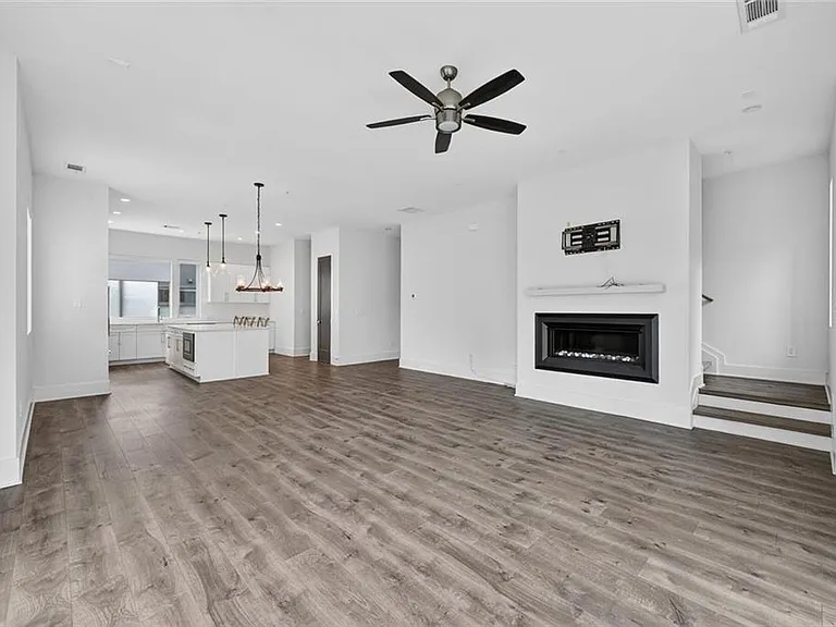 1214 Chelsea Cir NW — Photo 10