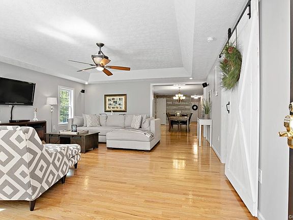 4th image of 8940 Piney Branch Ln