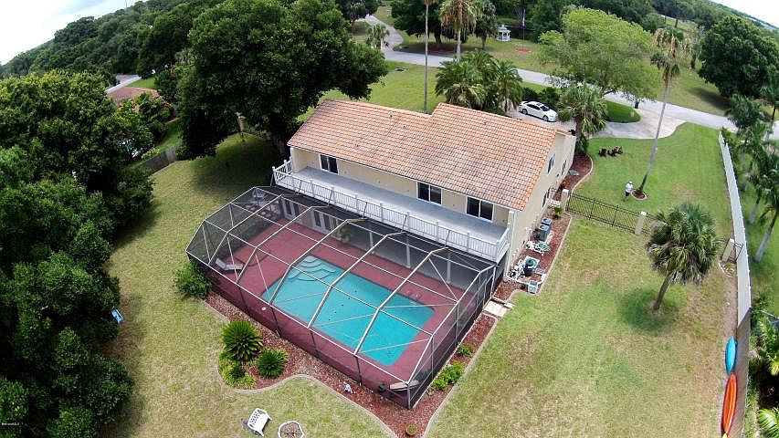 1st image of 725 Avocado Dr