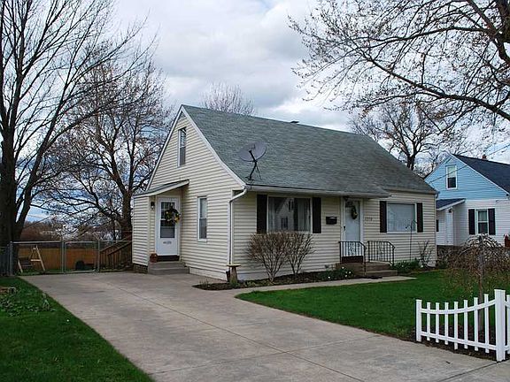 3rd image of 1550 W 40th St