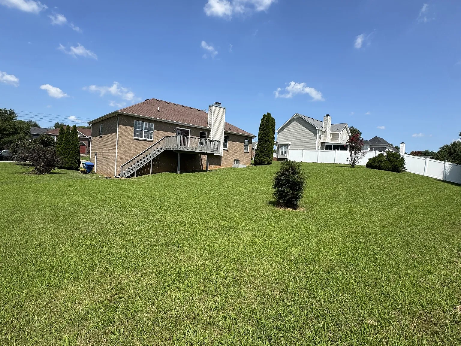 4 bed, 3.0 bath, 2363 sqft, $2,200 — Photo 2