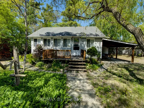 33 17th St N, Wasaga Beach, ON L9Z 2J1