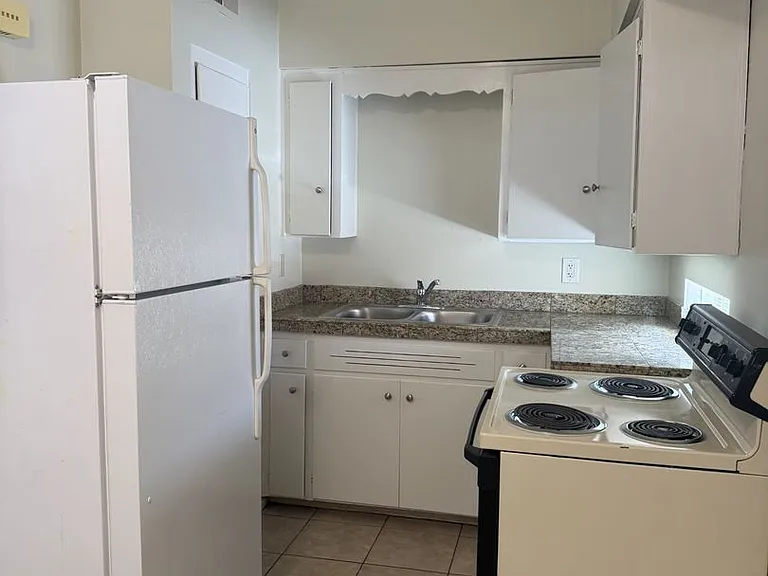 2718 E Glenrosa Ave #1 — Photo 6