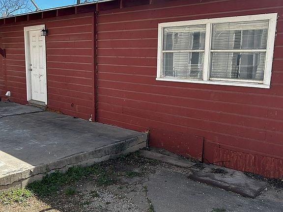 3rd image of 205 Paso Del Norte