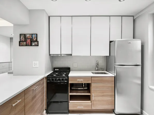 220 Madison Avenue 2D image 1 of 8