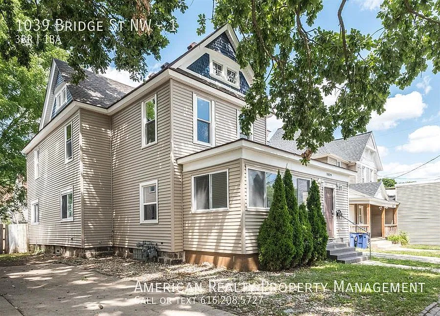 1039 Bridge St NW — Photo 1