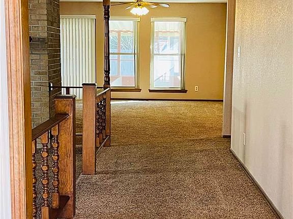 5th image of 404 Redbird Dr