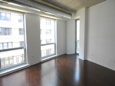 3rd image of 845 N Kingsbury St #Gu83