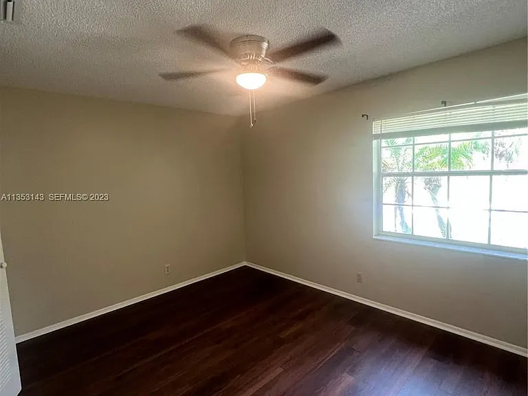 2306 Maplewood Dr — Photo 9