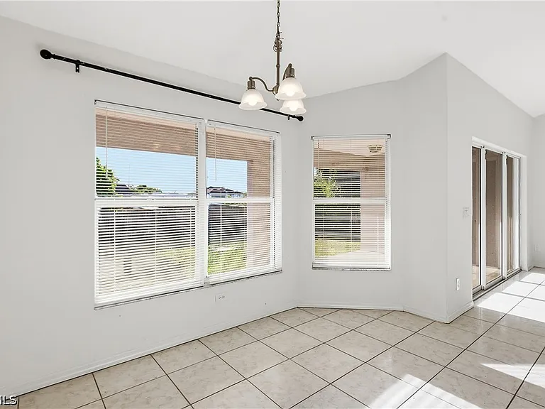 1403 Curtis Ave S — Photo 9