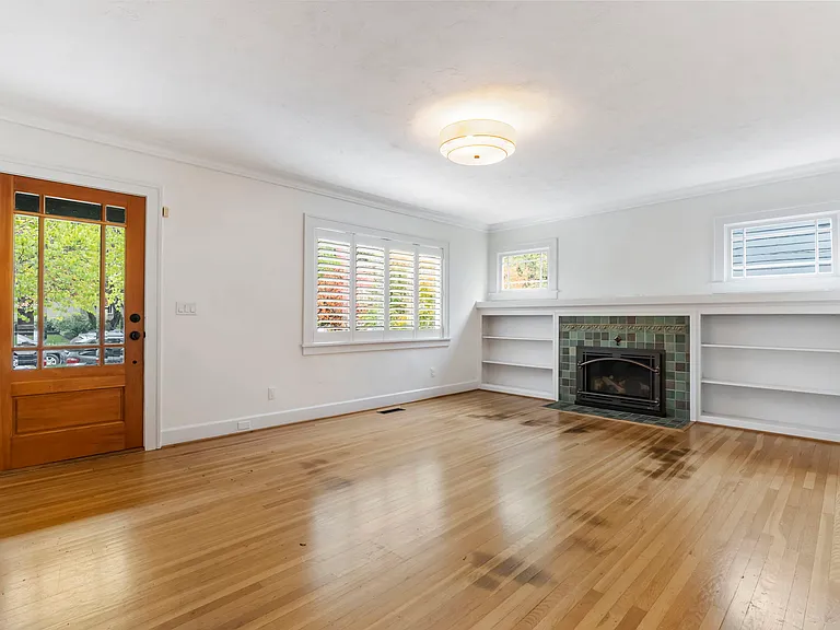 2605 NE 35th Ave — Photo 4