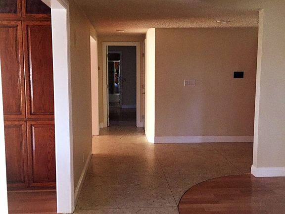 4th image of 6711 S Sherbourne Dr