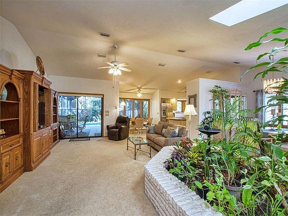 4th image of 207 Waterwood Dr