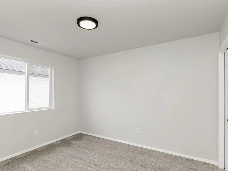 765 SW Alpha St — Photo 8