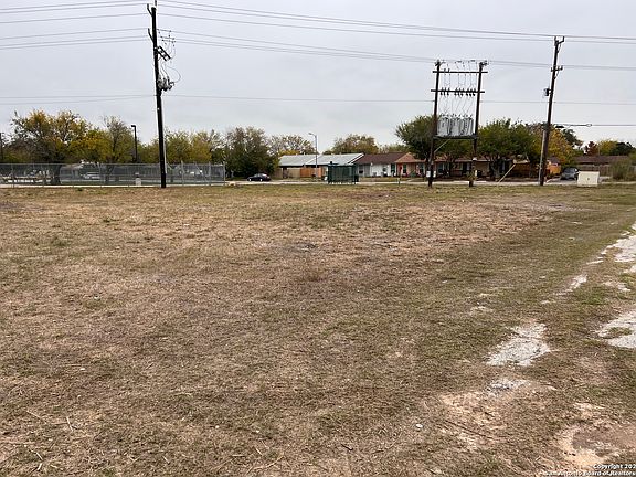 5th image of 5853 Midcrown Dr